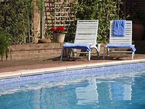 Magpies Lodge Slinfold Екстериор снимка