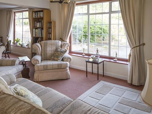 Magpies Lodge Slinfold Екстериор снимка
