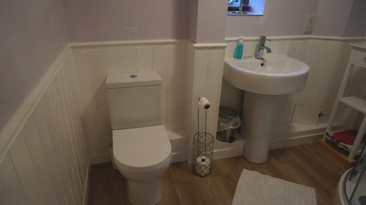 Magpies Lodge Slinfold Екстериор снимка